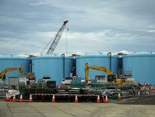 Tanks, die radioaktiv kontaminiertes Wasser im Kernkraftwerk Fukushima Daiichi lagern