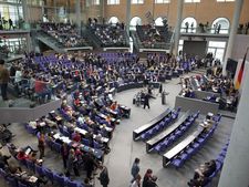 Das Plenum kurz vor der Abstimmung eines Gesetzes im Deutschen Bundestag 