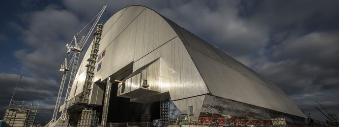 Protective shell for the wracked reactor of Chernobyl